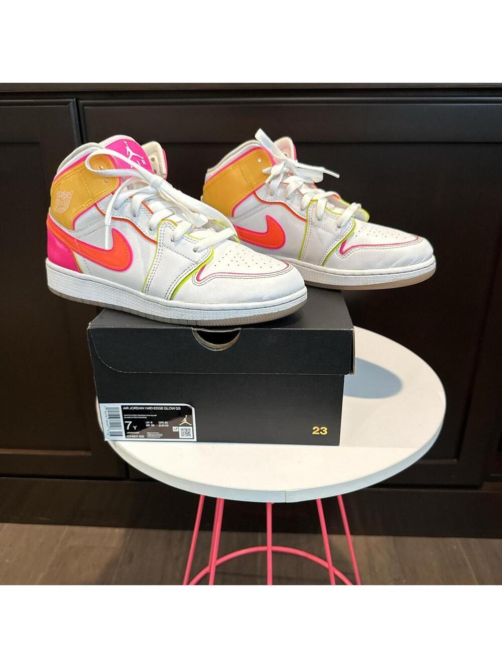 Nike Air Jordan 1 Mid SE Glow GS Youth Sneakers Size 7Y